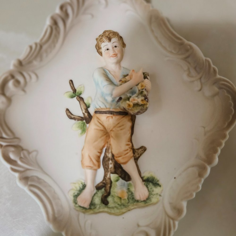 vintage Lefton wall plaque girl holding flowers well done and beautiful piece